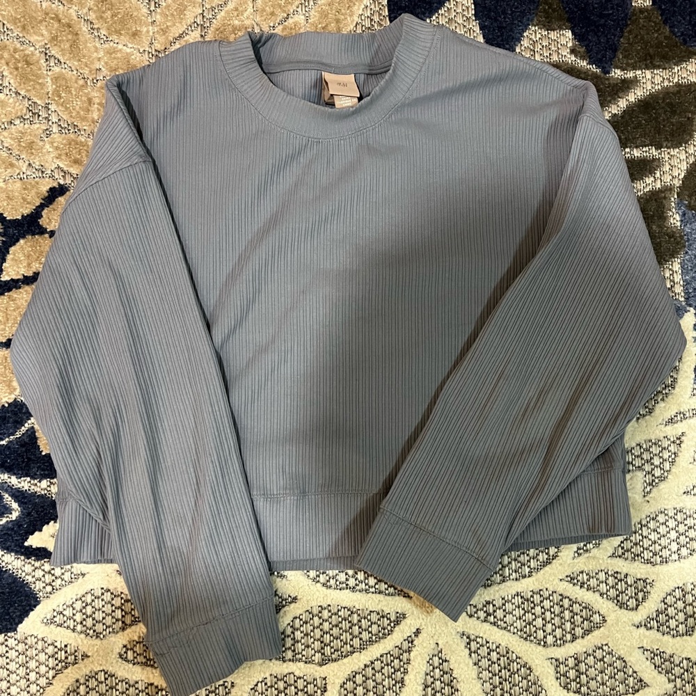 H&M Cropped Shirt